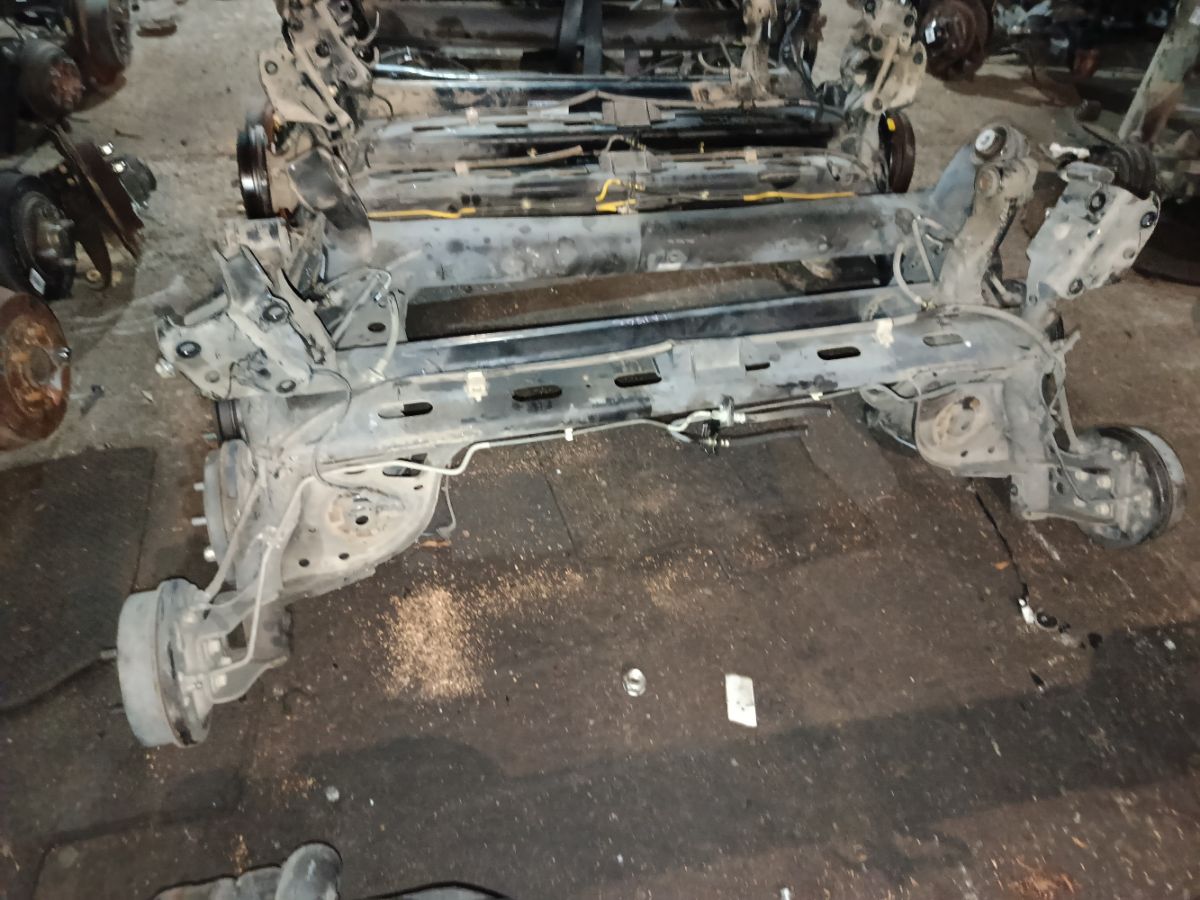 Балка подвески на Nissan March AK12 CR12DE Фото 1