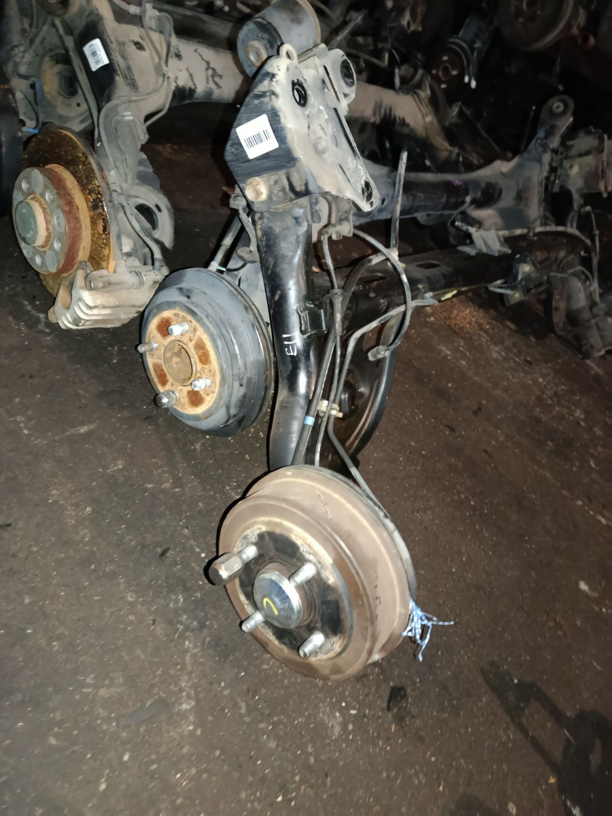 Балка подвески на Nissan Note E11 HR15DE Фото 4