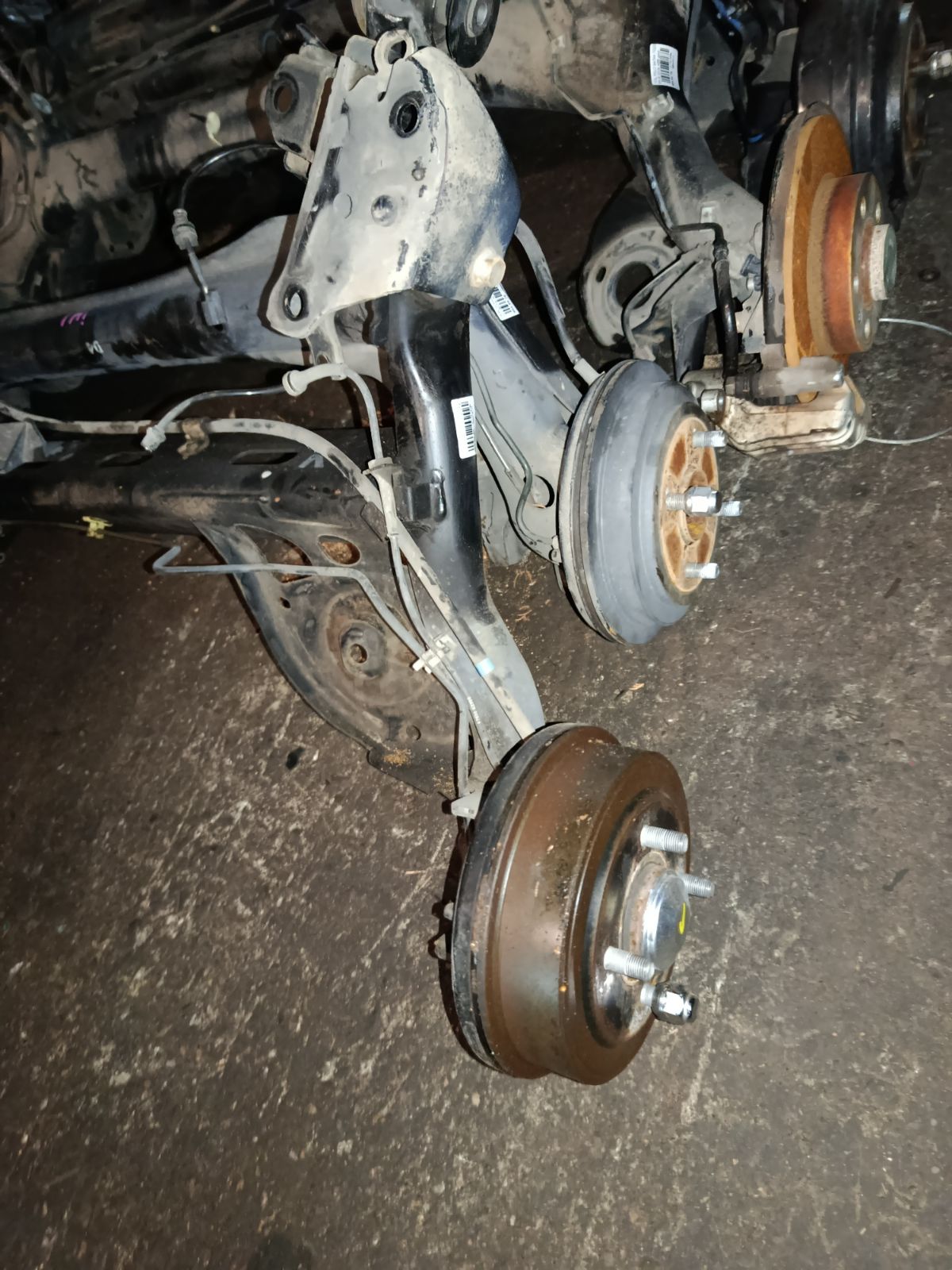 Балка подвески на Nissan Note E11 HR15DE Фото 5