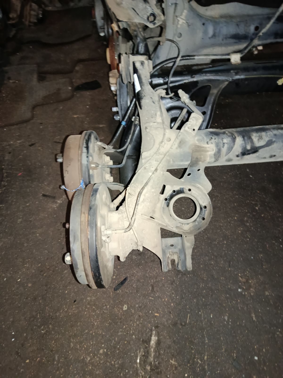 Балка подвески на Daihatsu Move LA100S KF-VE Фото 2