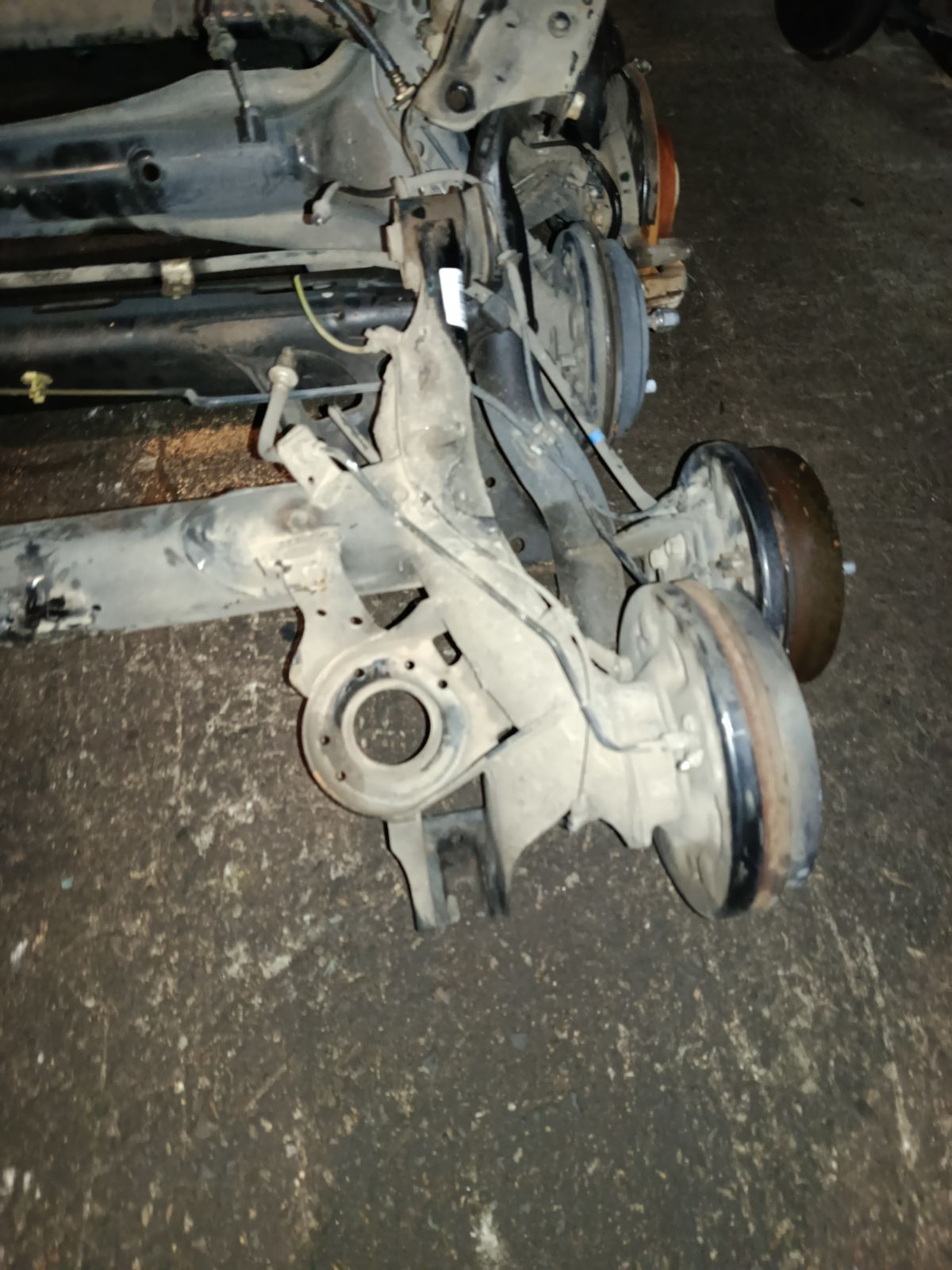 Балка подвески на Daihatsu Move LA100S KF-VE Фото 3