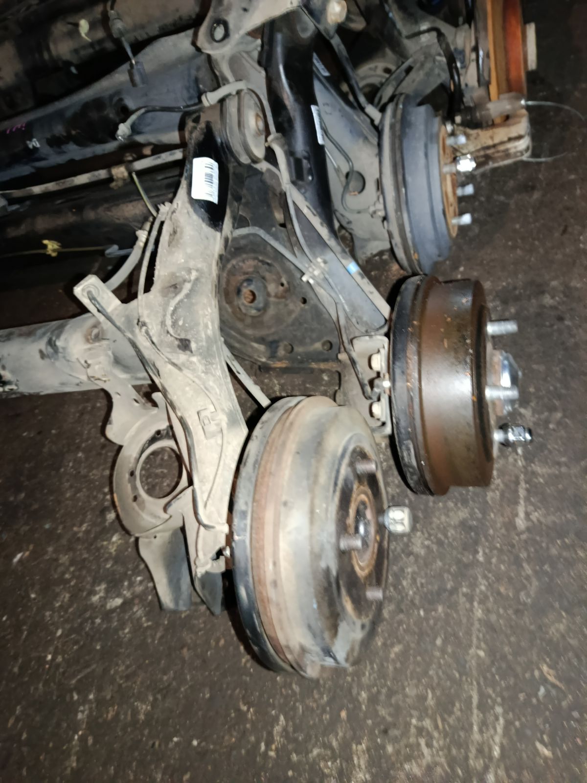 Балка подвески на Daihatsu Move LA100S KF-VE Фото 5