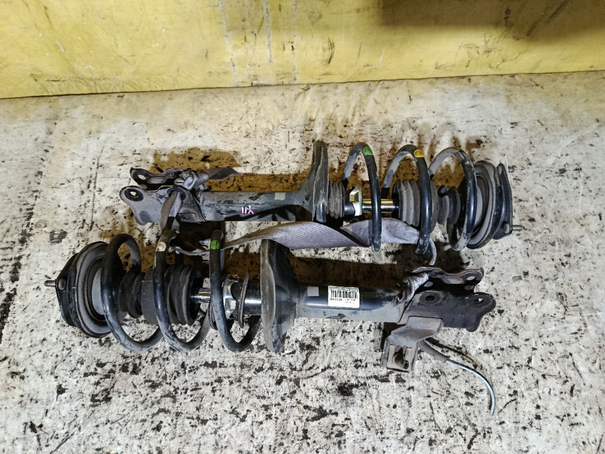 Стойка амортизатора на Nissan Ad Van VFY11 QG15DE Фото 1