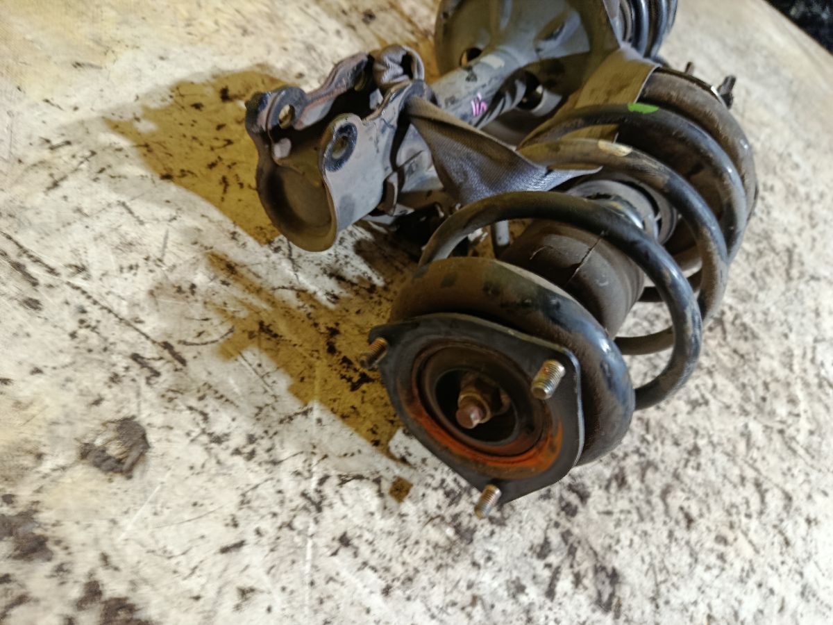 Стойка амортизатора на Nissan Ad Van VFY11 QG15DE Фото 4