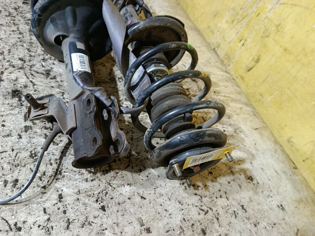 Стойка амортизатора на Nissan Ad Van VFY11 QG15DE Фото 5