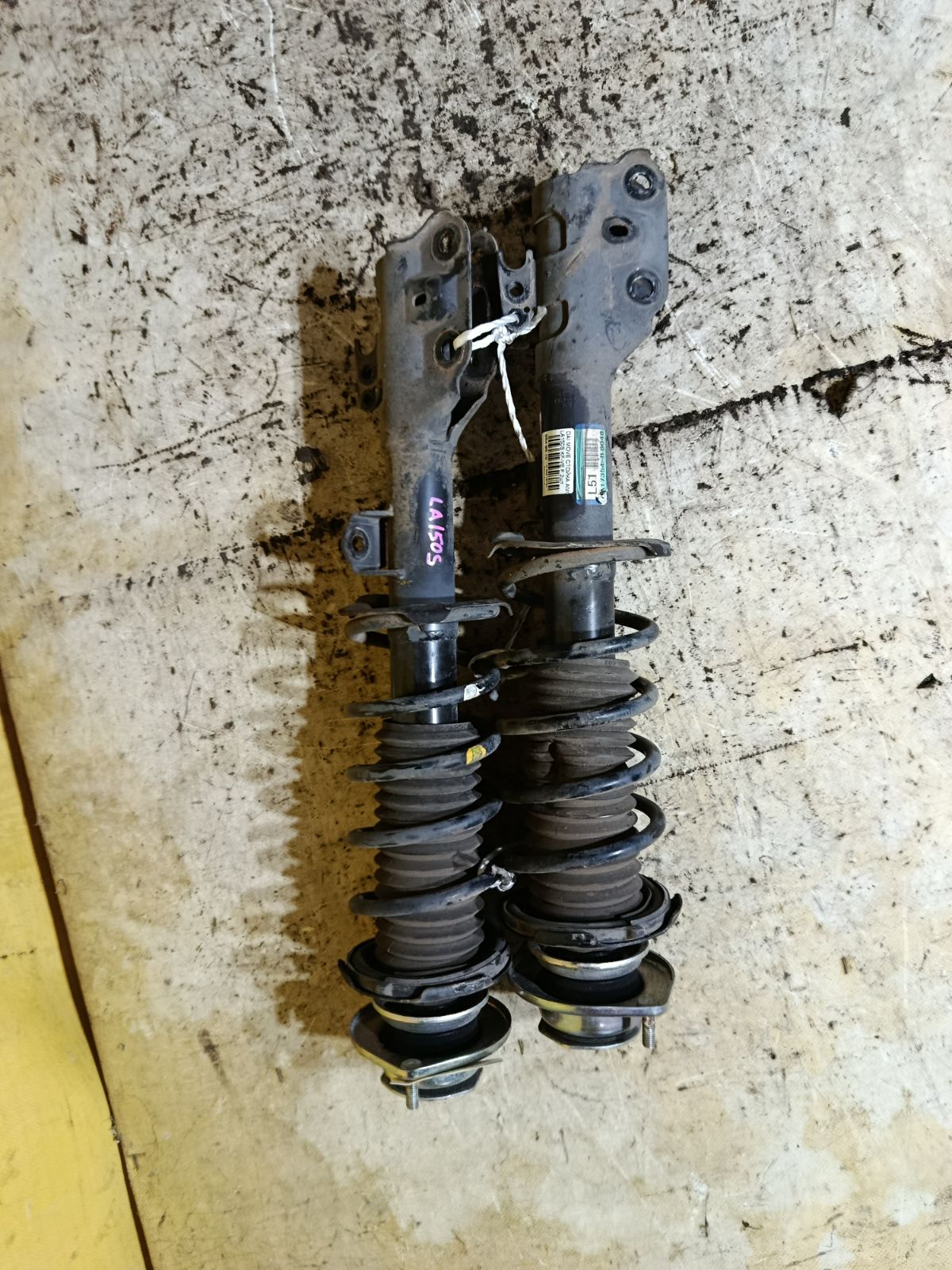 Стойка амортизатора на Daihatsu Move LA150S KF-VE Фото 1