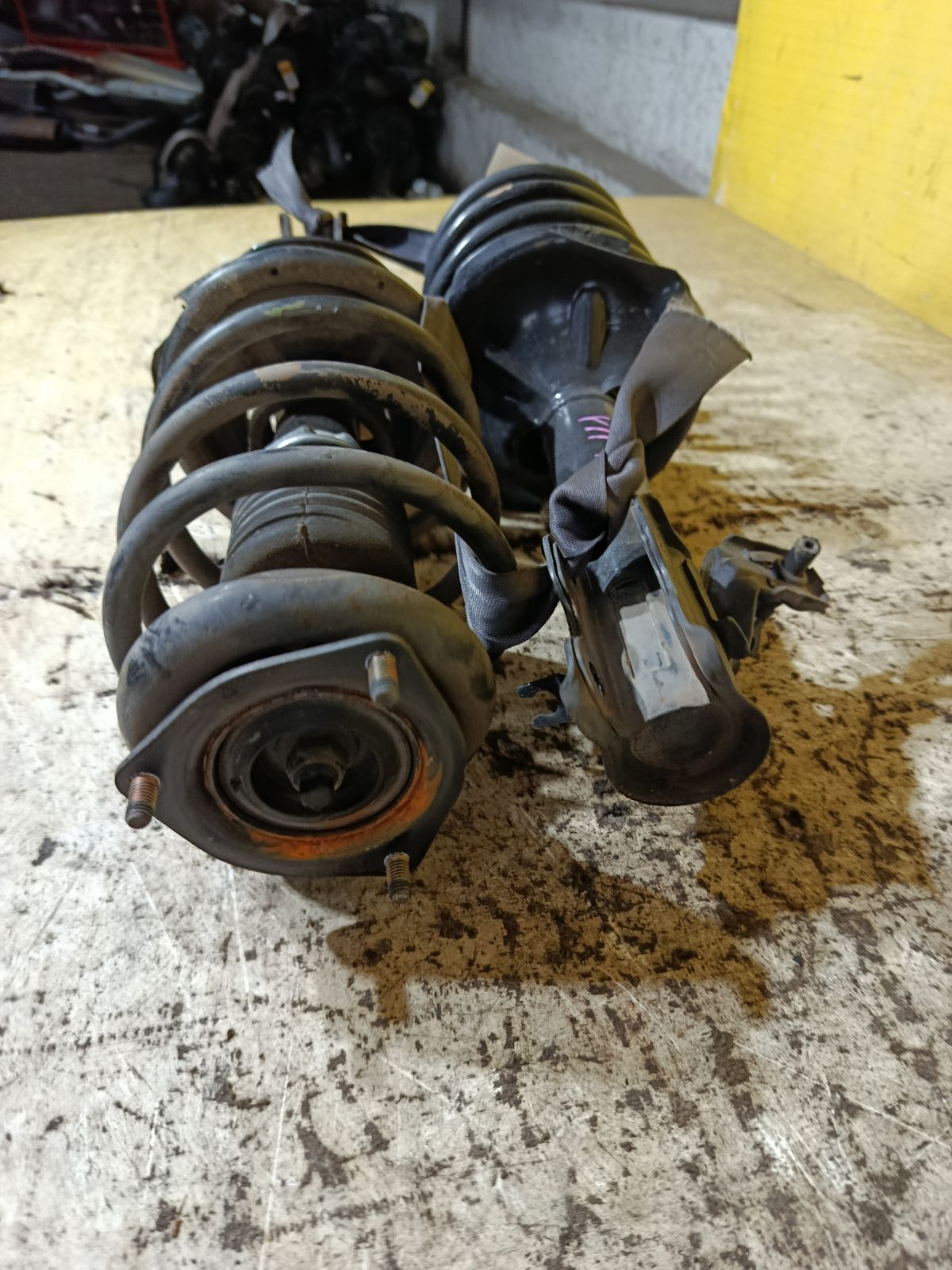 Стойка амортизатора на Nissan Ad Van VFY11 QG15DE Фото 4