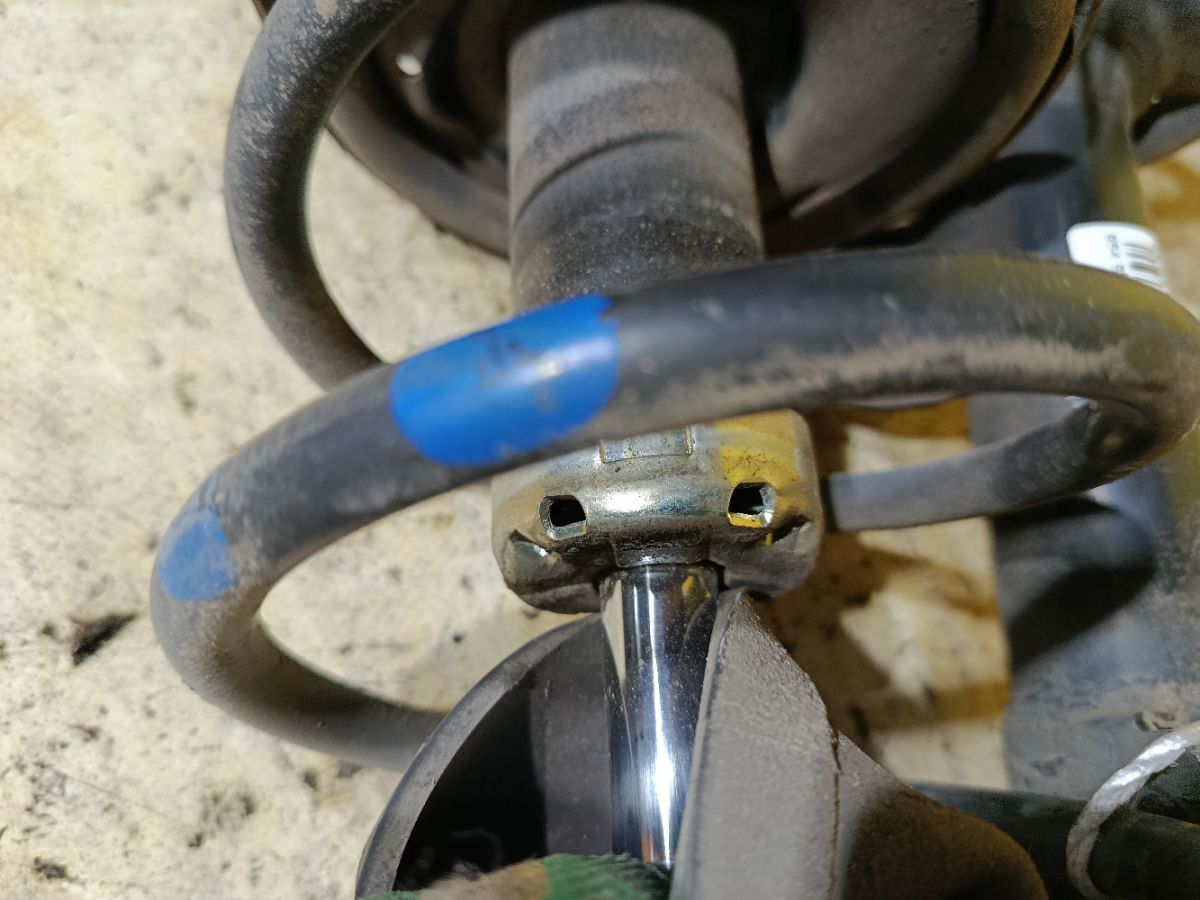 Стойка амортизатора на Suzuki Solio MA15S K12B Фото 4