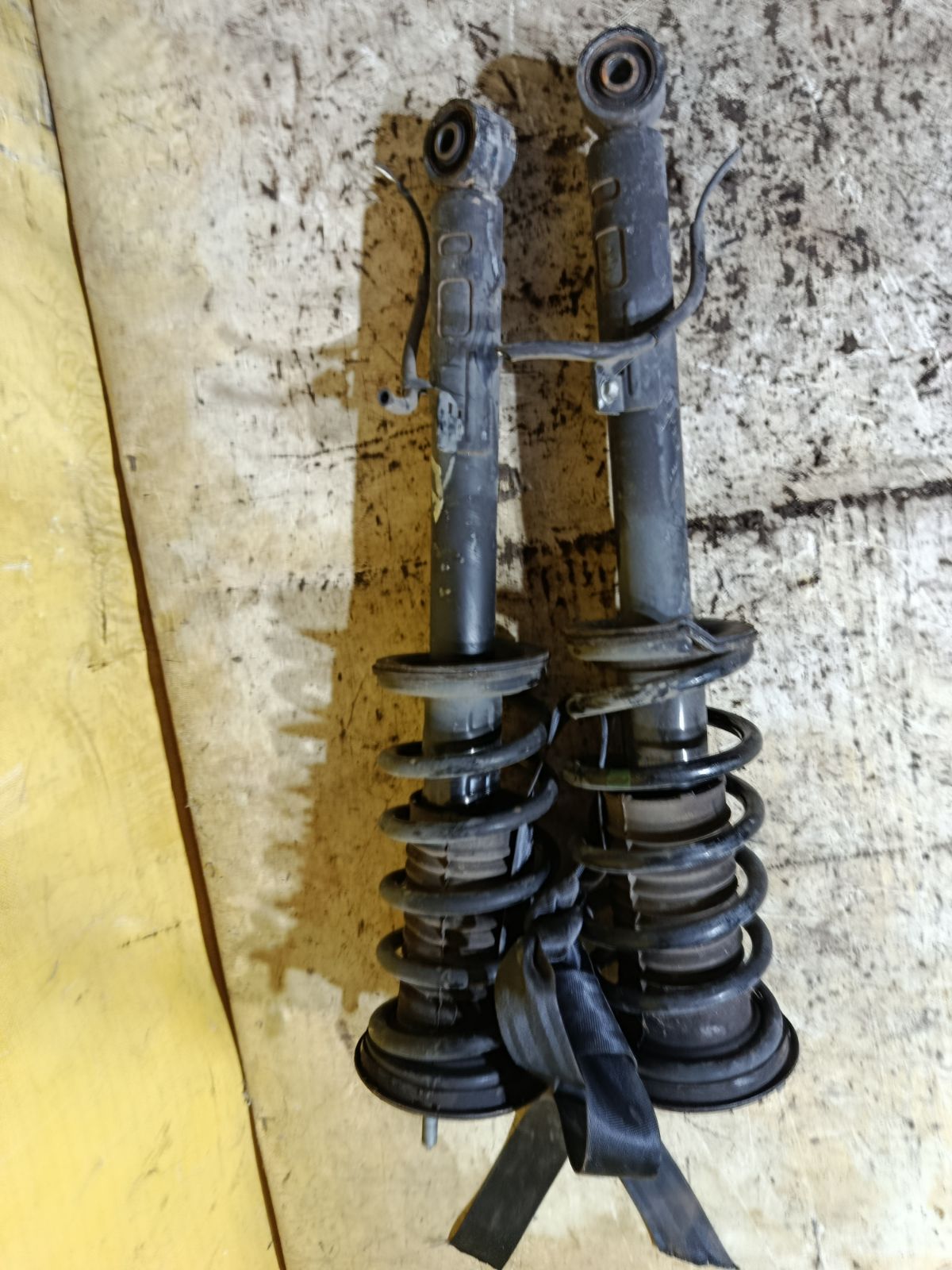 Стойка амортизатора 48510-22A00, 48520-22460 на Toyota Mark X GRX120 4GR-FSE Фото 1