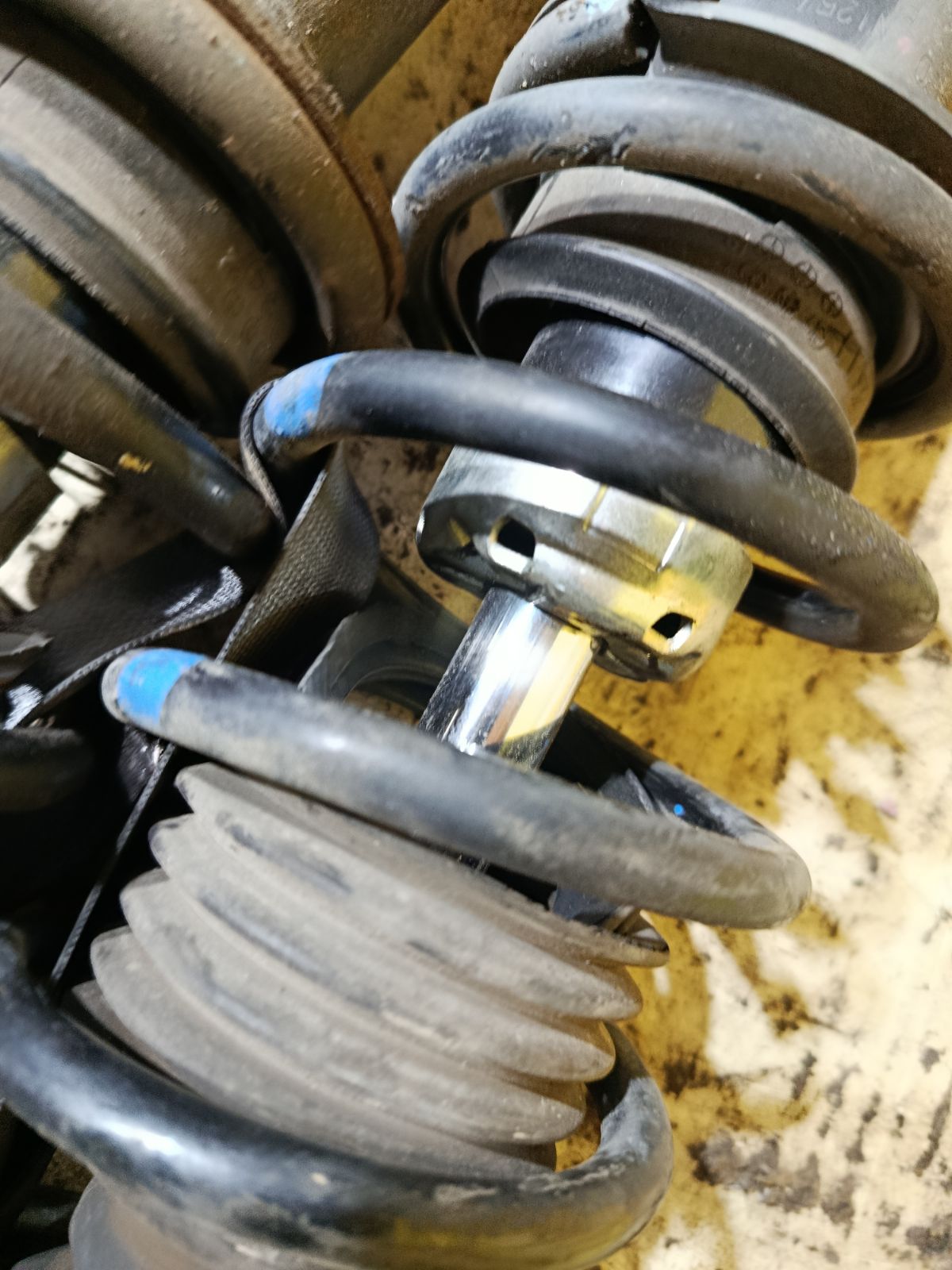 Стойка амортизатора на Daihatsu Sonica L405S KF-DET Фото 4