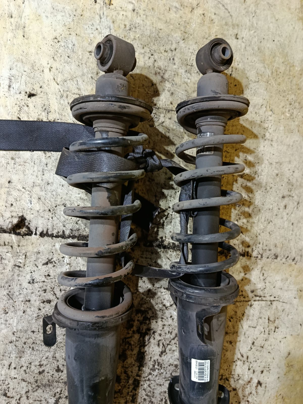 Стойка амортизатора 48530-22650 на Toyota Mark X GRX130 4GR-FSE Фото 4