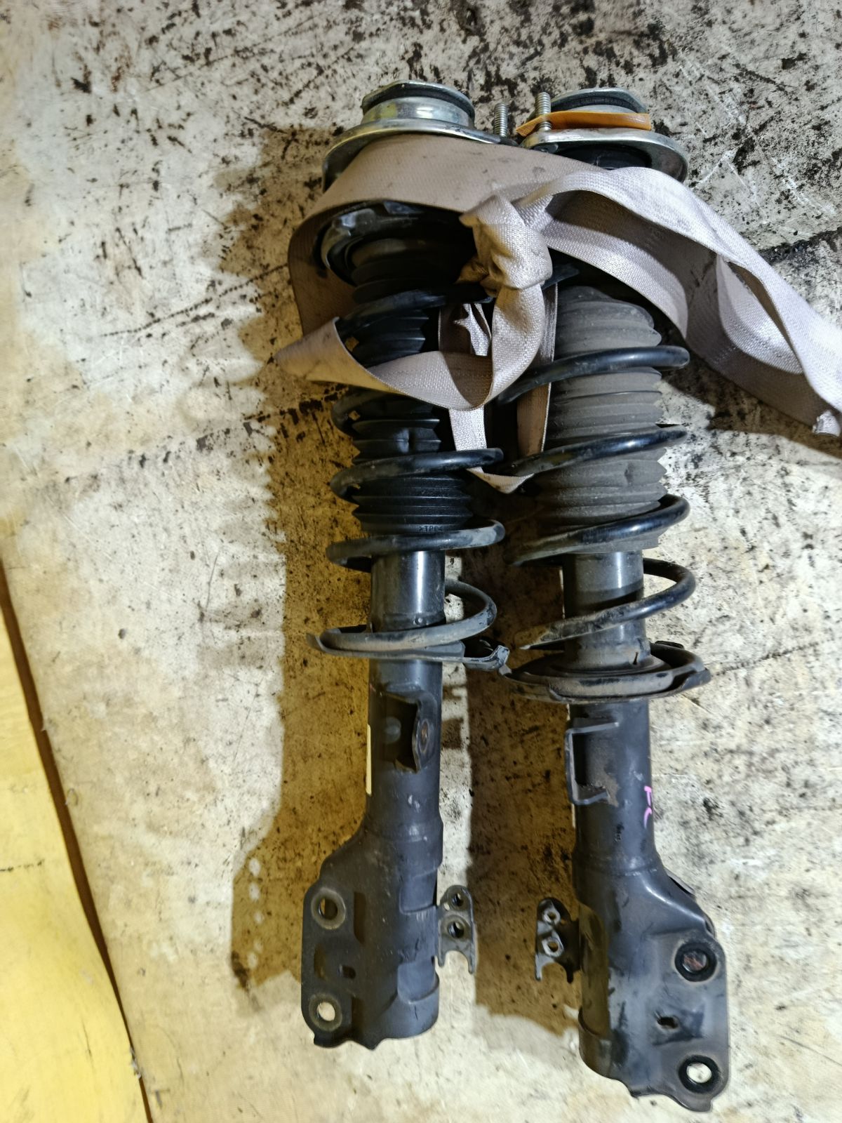 Стойка амортизатора на Daihatsu Move LA150S KF-VE Фото 1