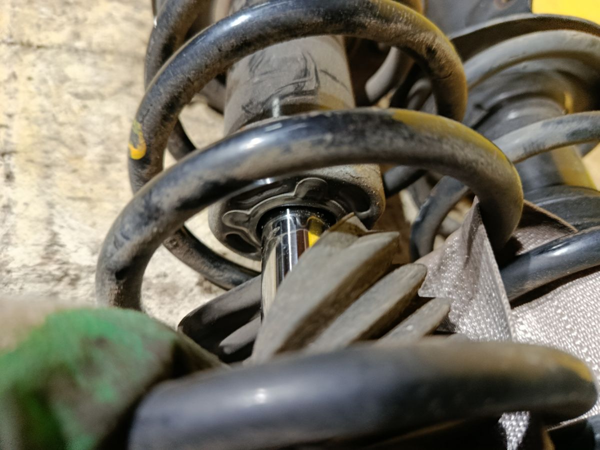 Стойка амортизатора на Daihatsu Move LA150S KF-VE Фото 4