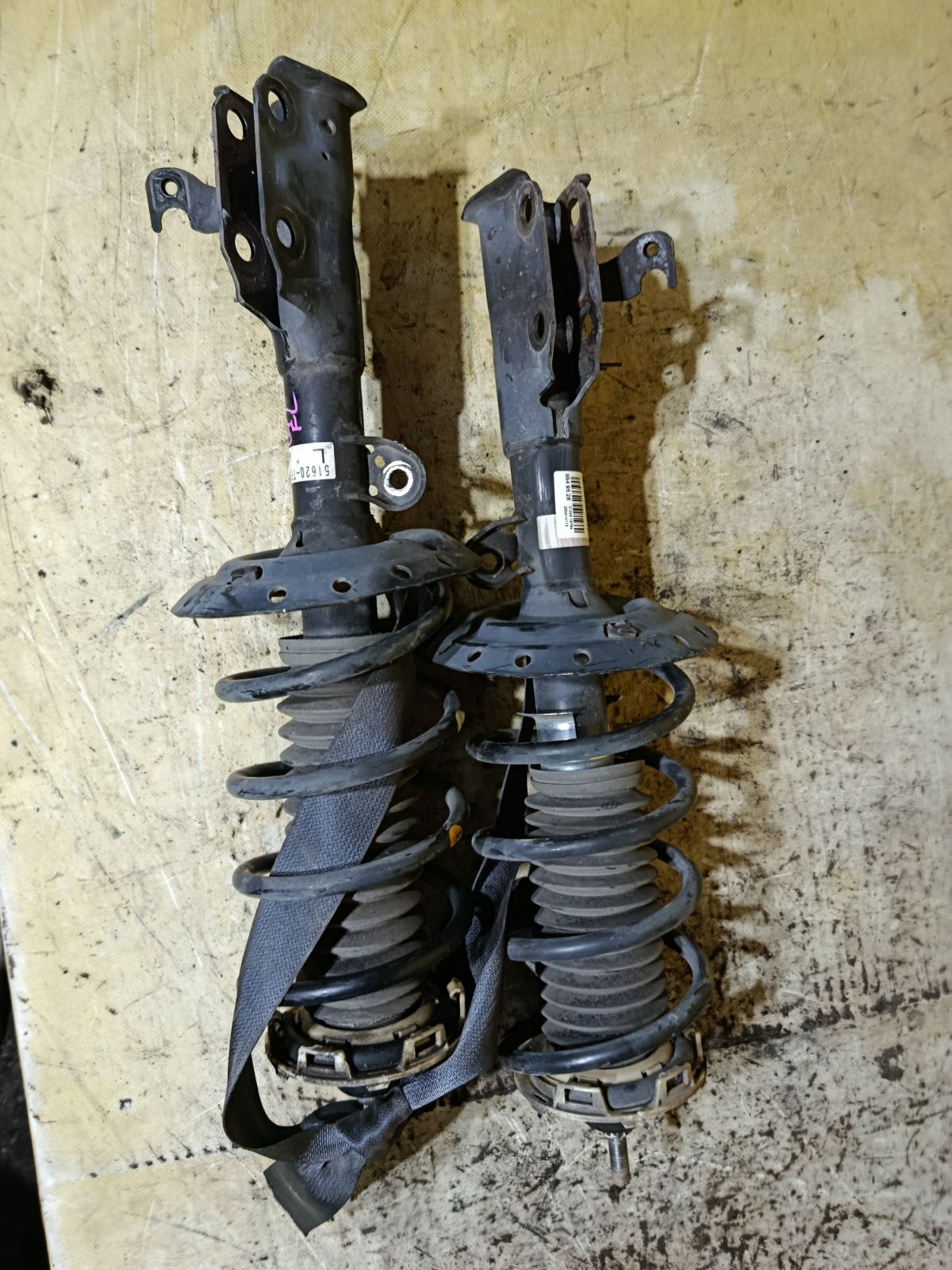 Стойка амортизатора на Honda Fit Hybrid GP1 LDA Фото 1