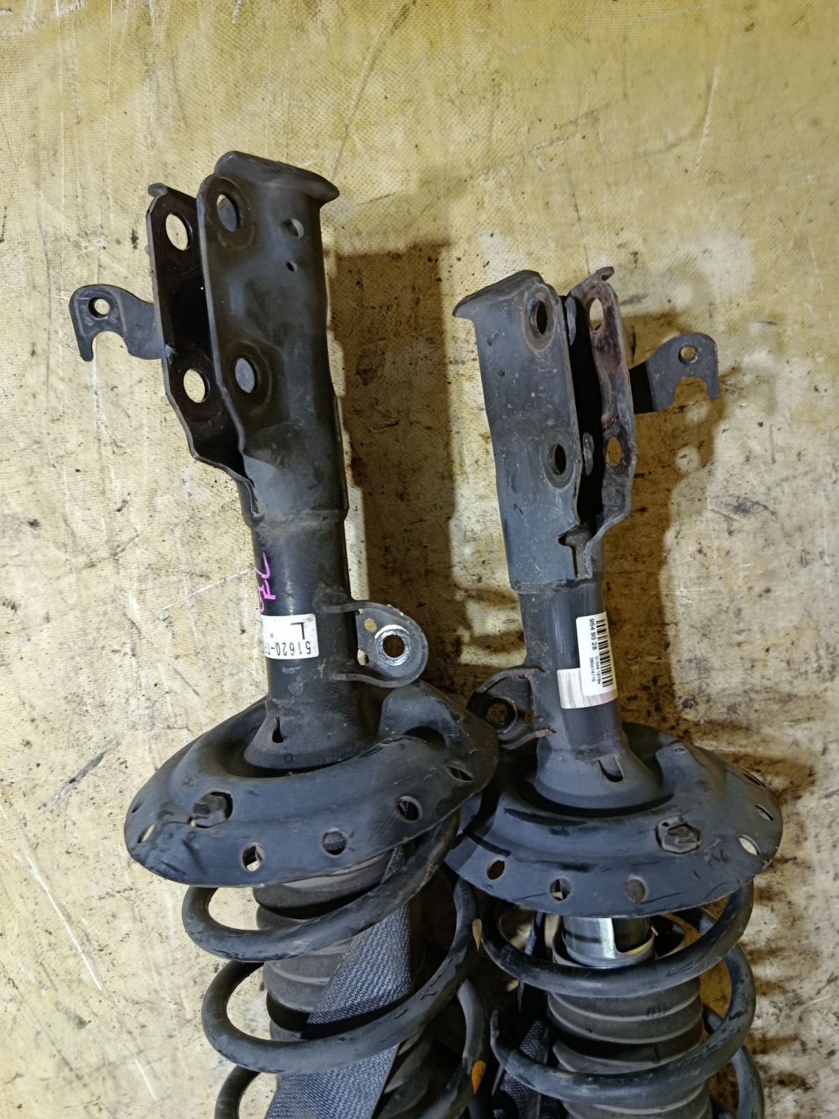 Стойка амортизатора на Honda Fit Hybrid GP1 LDA Фото 2