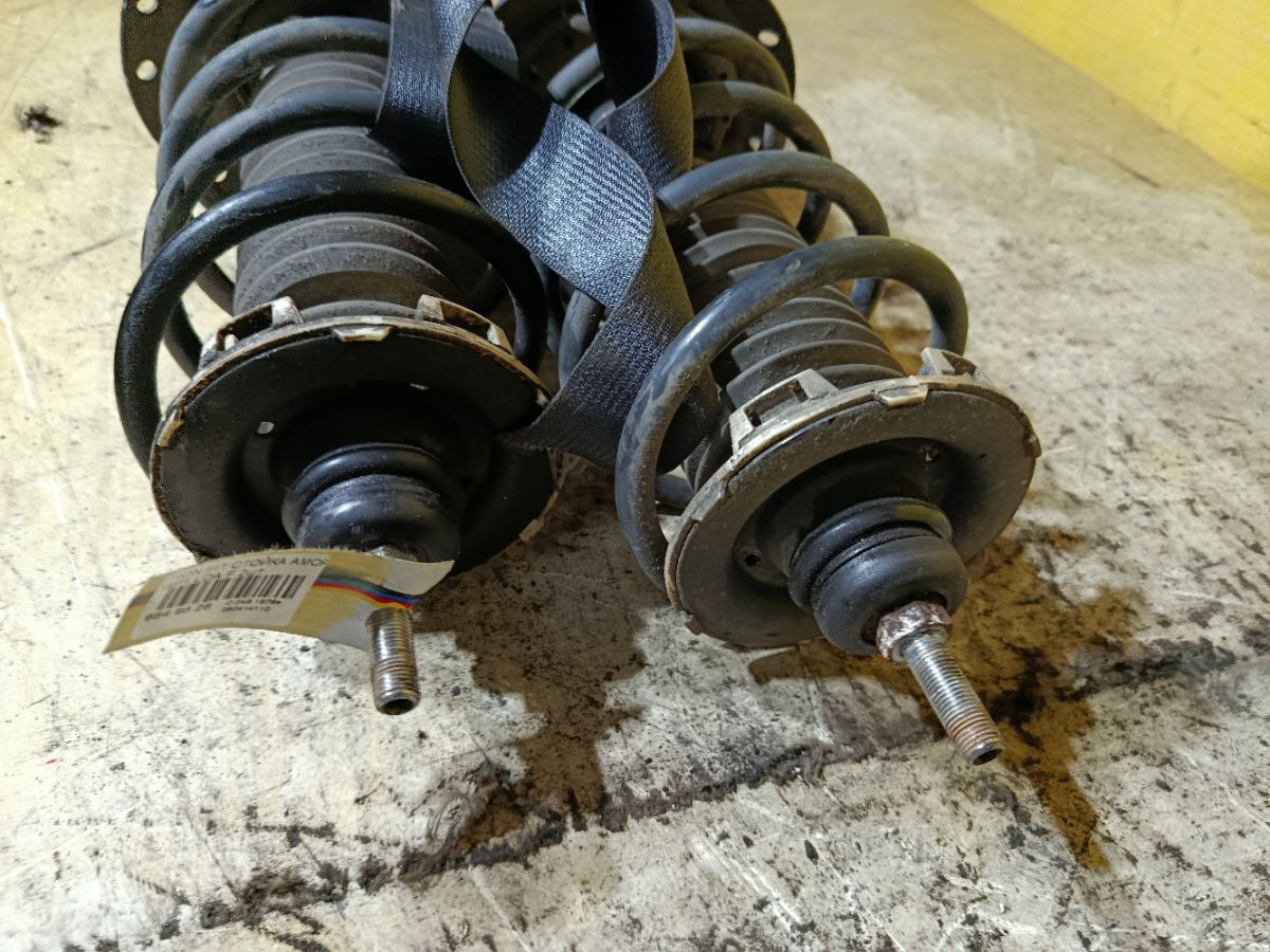 Стойка амортизатора на Honda Fit Hybrid GP1 LDA Фото 3