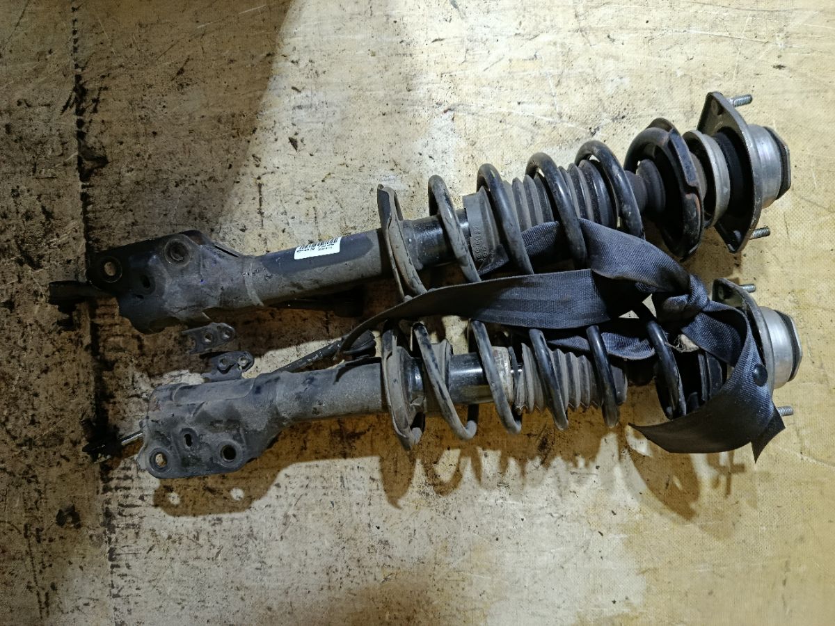 Стойка амортизатора на Daihatsu Tanto L385S Фото 1