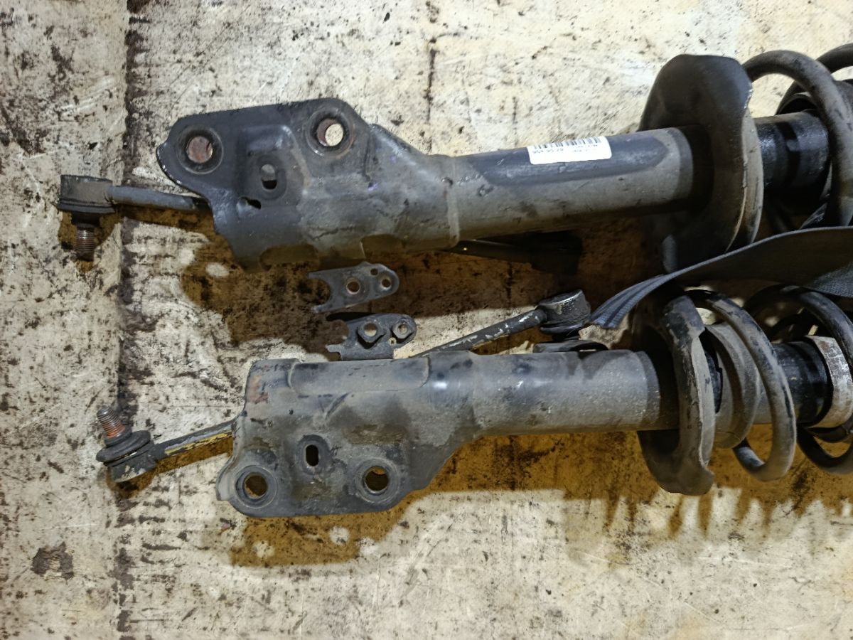 Стойка амортизатора на Daihatsu Tanto L385S Фото 2