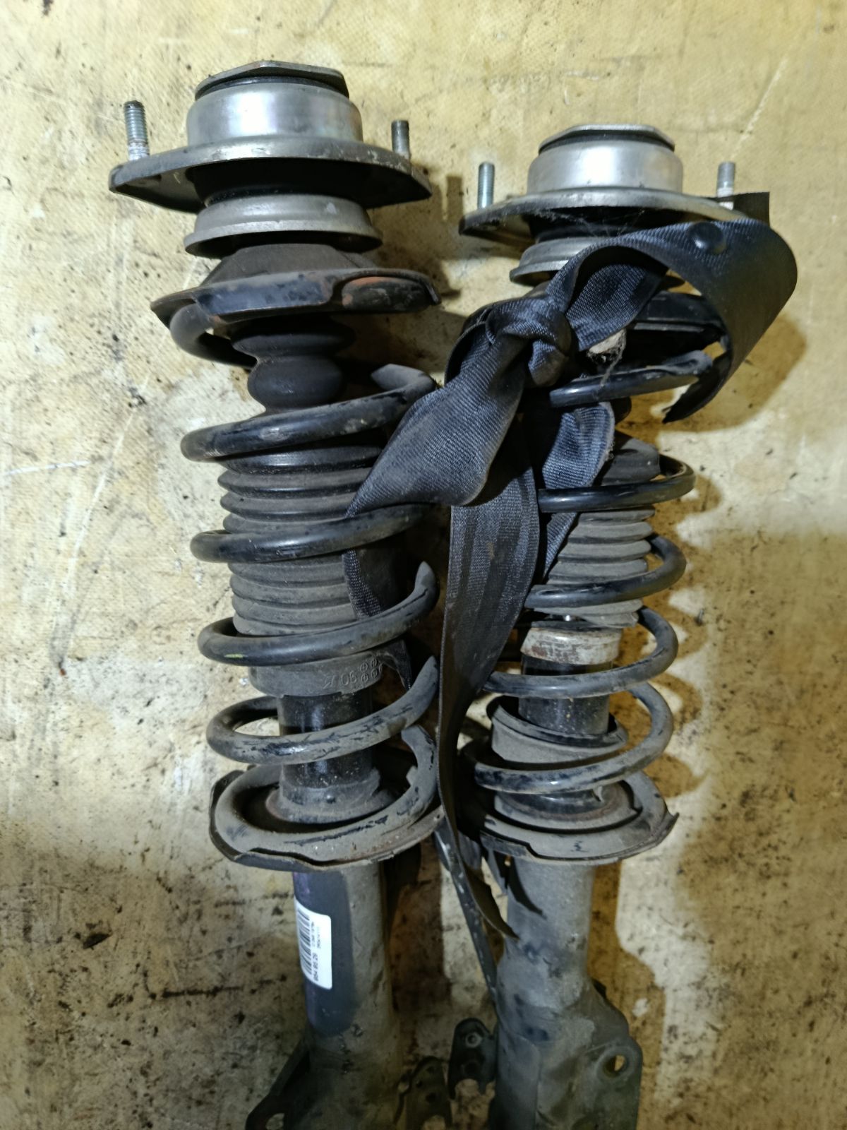 Стойка амортизатора на Daihatsu Tanto L385S Фото 3