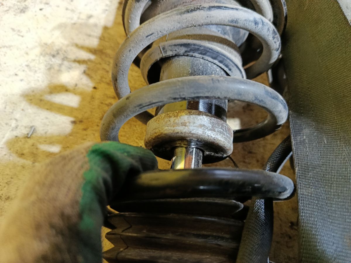 Стойка амортизатора на Daihatsu Tanto L385S Фото 5