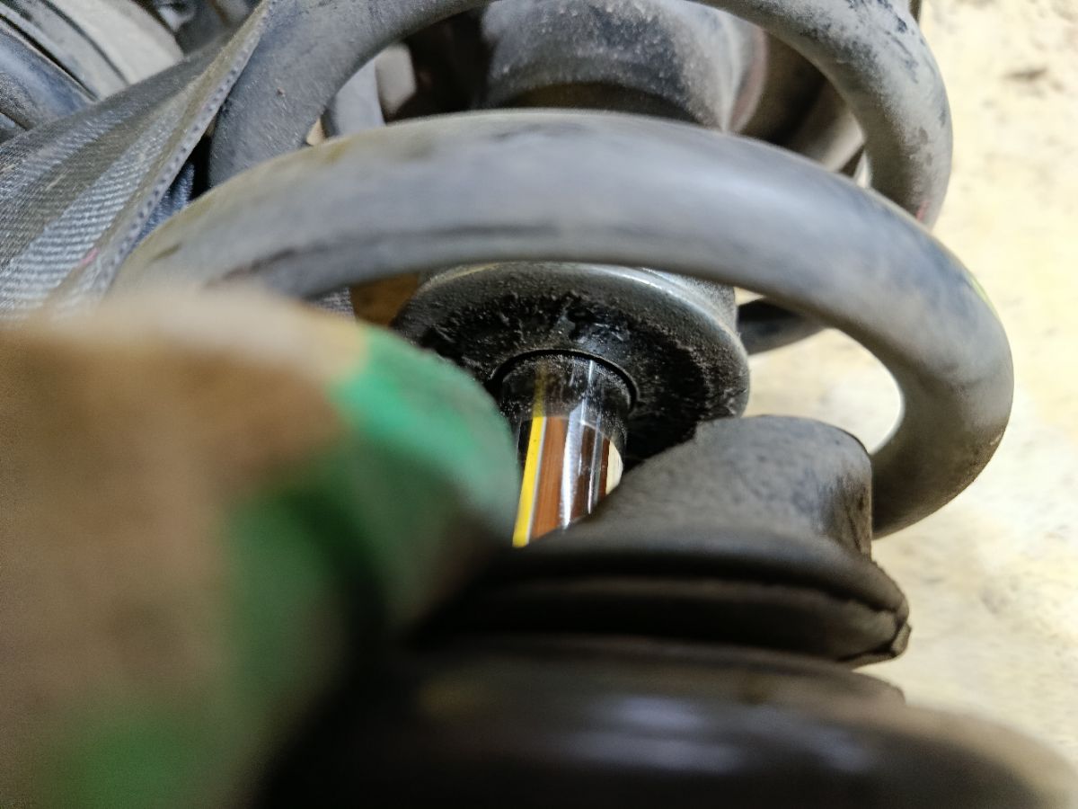 Стойка амортизатора на Daihatsu Tanto L385S Фото 6