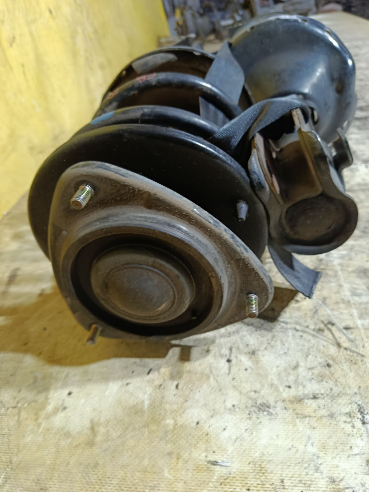 Стойка амортизатора на Subaru Legacy Wagon BP5 EJ20 Фото 3