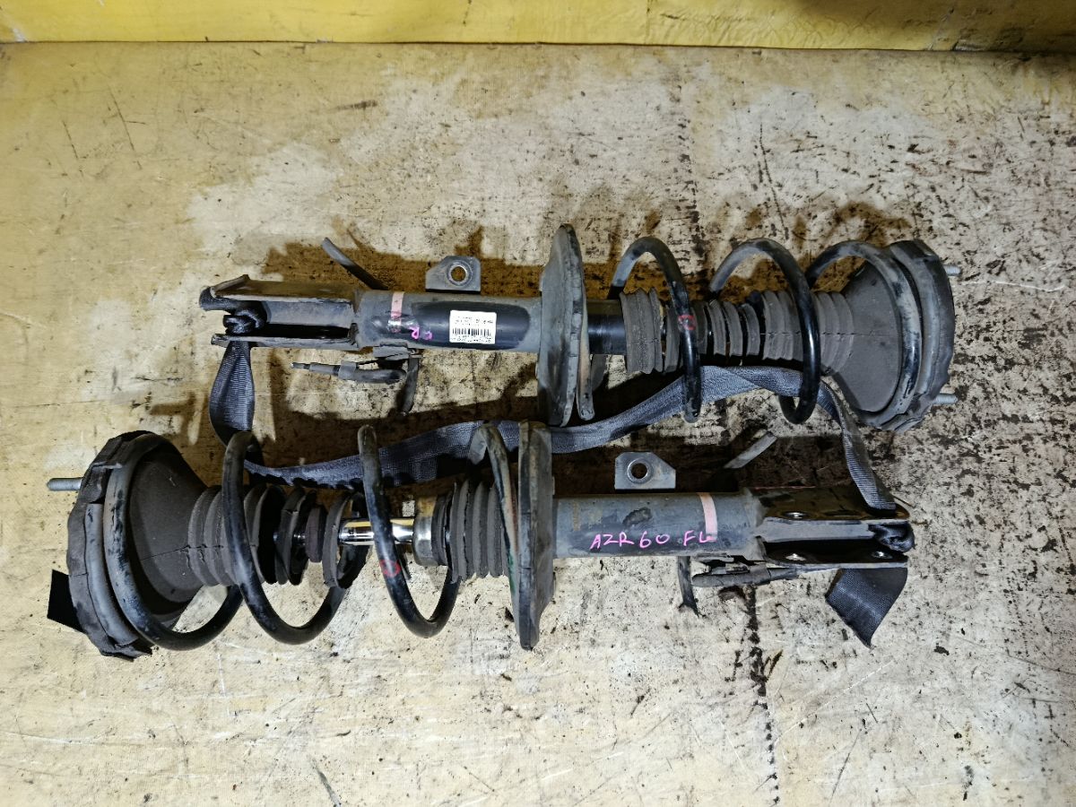 Стойка амортизатора на Toyota Noah AZR60G 1AZ-FSE Фото 1