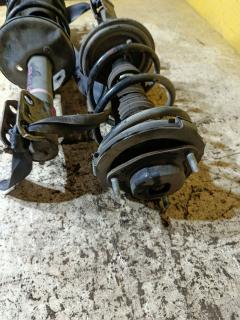 Стойка амортизатора на Toyota Noah AZR60G 1AZ-FSE Фото 2