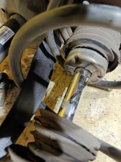 Стойка амортизатора на Toyota Noah AZR60G 1AZ-FSE Фото 5