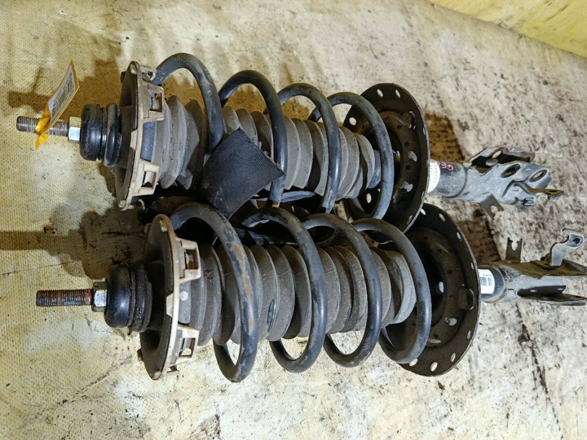 Стойка амортизатора на Honda Fit GE6 L13A Фото 3