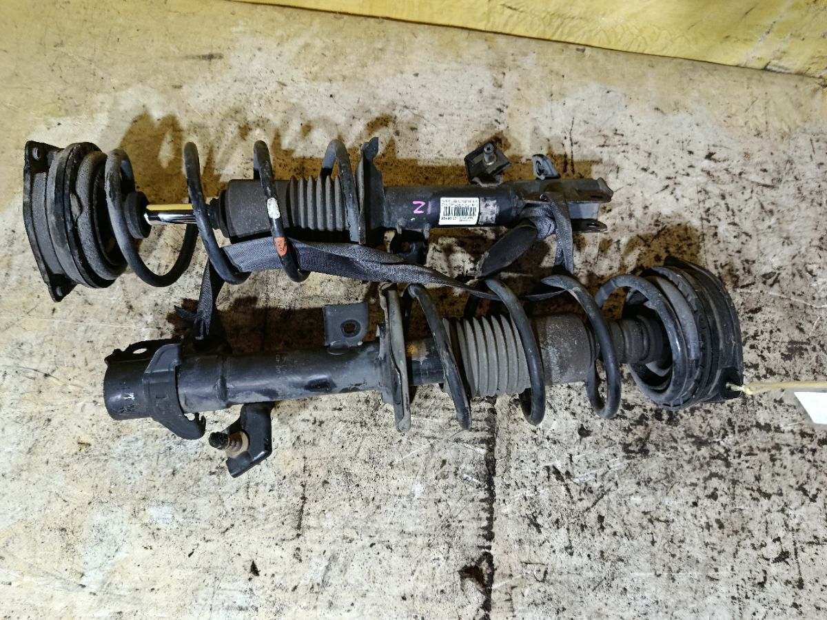 Стойка амортизатора на Nissan Cube Z11 CR14DE Фото 1