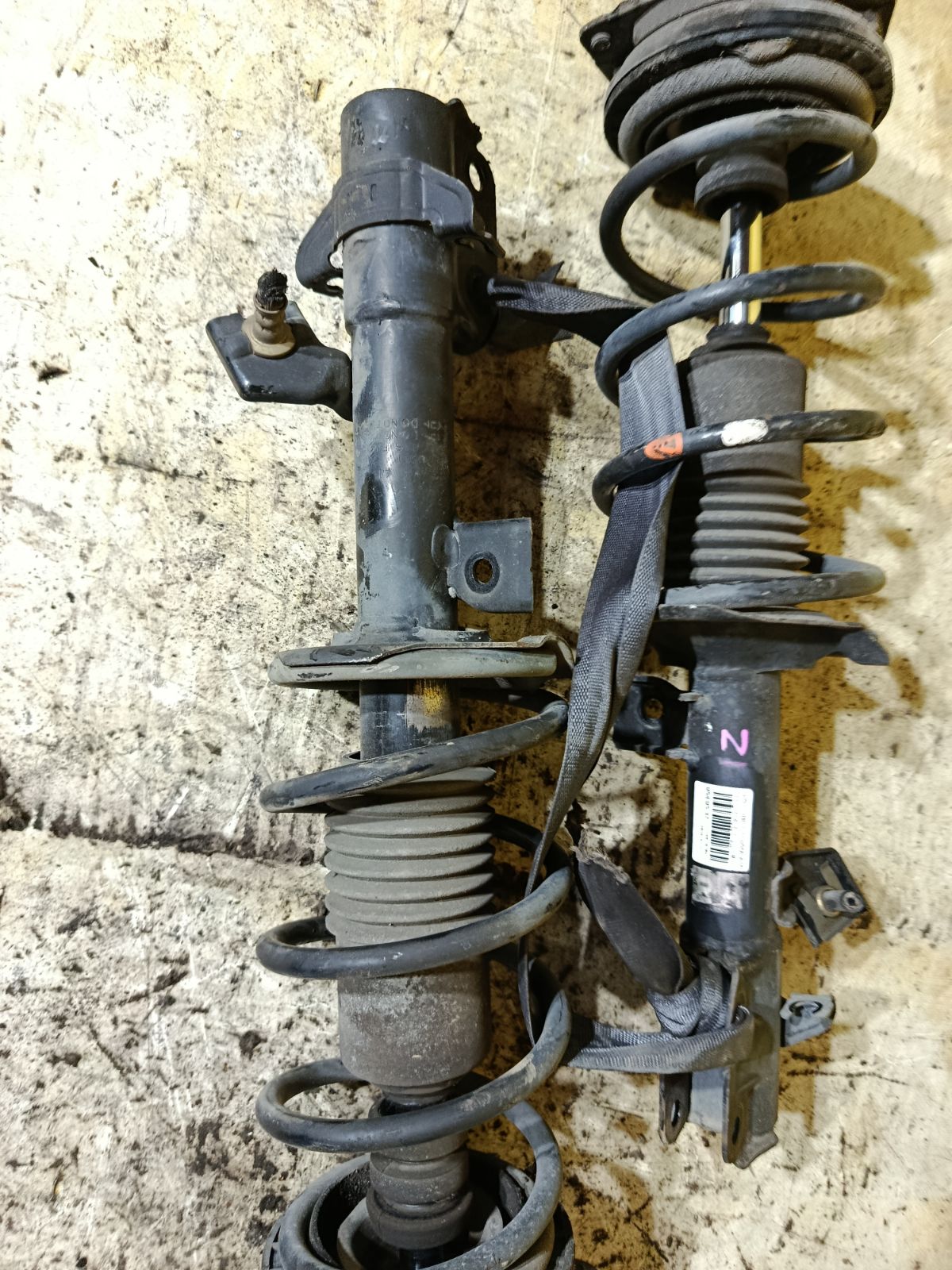Стойка амортизатора на Nissan Cube Z11 CR14DE Фото 4