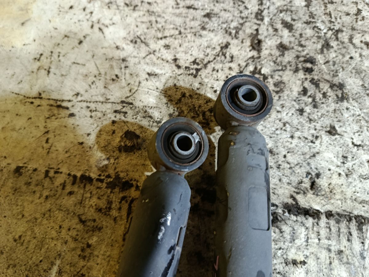 Стойка амортизатора 48520-22701, 48510-22A91 на Toyota Mark X GRX130 4GR-FSE Фото 3