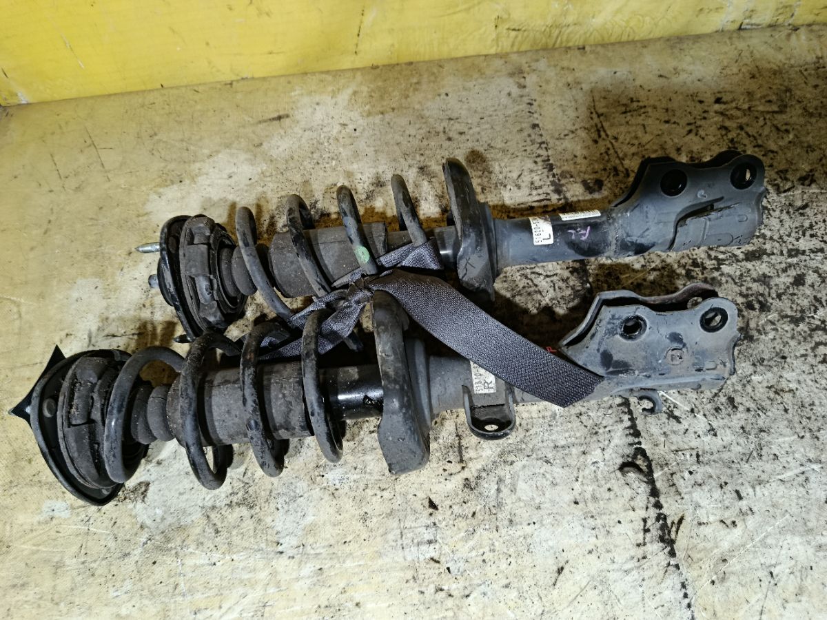 Стойка амортизатора на Honda Stepwgn RK5 R20A Фото 1