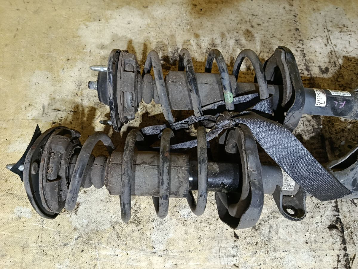 Стойка амортизатора на Honda Stepwgn RK5 R20A Фото 2