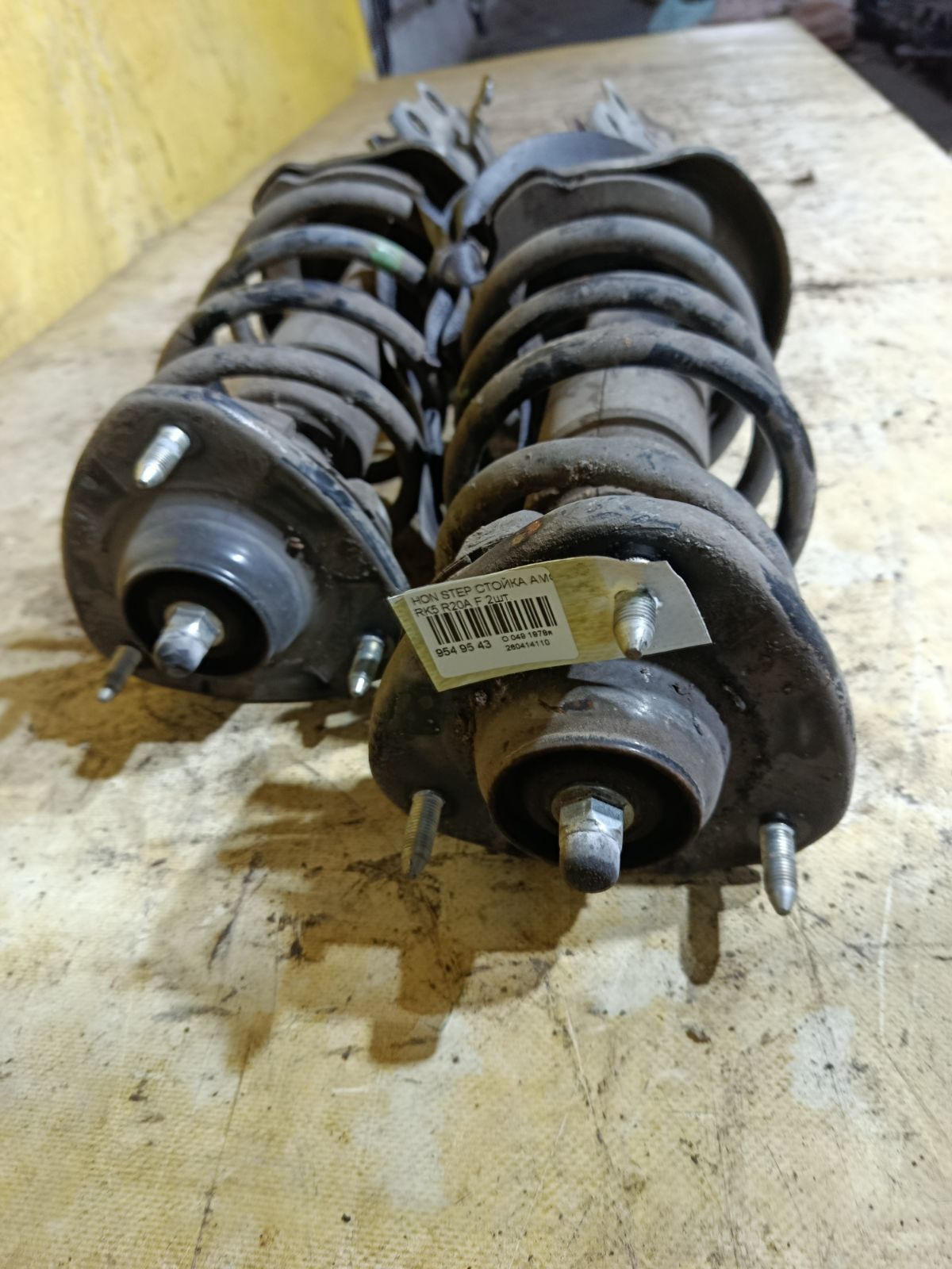 Стойка амортизатора на Honda Stepwgn RK5 R20A Фото 3