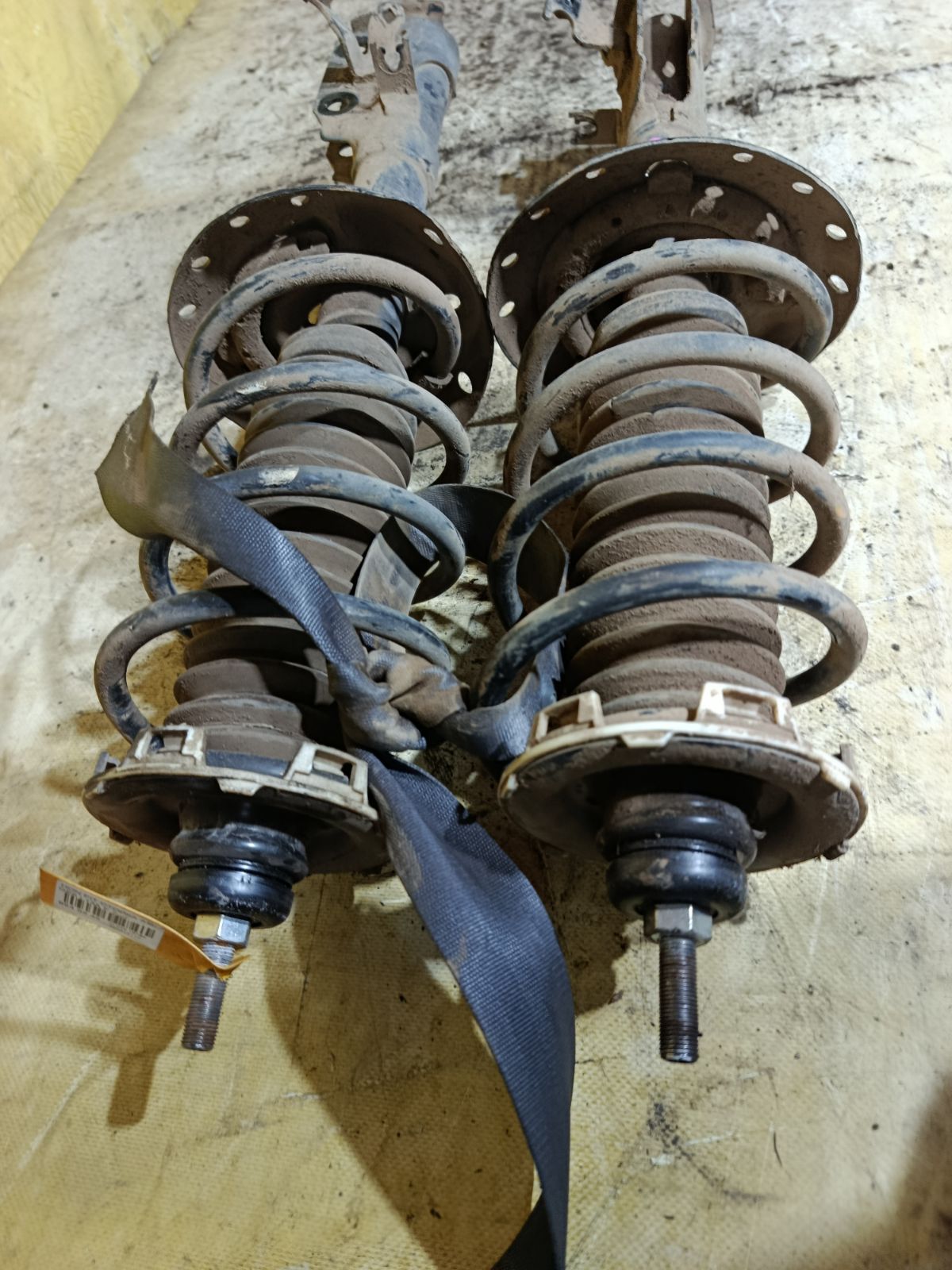 Стойка амортизатора на Honda Fit GE6 L13A Фото 3