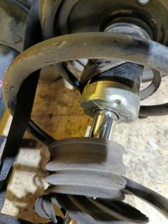 Стойка амортизатора на Toyota Noah AZR60G 1AZ-FSE Фото 4