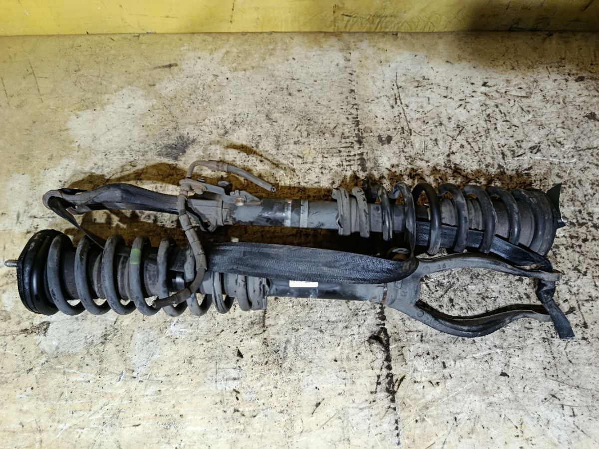 Стойка амортизатора на Mazda Atenza Wagon GHEFW LF-VD Фото 1