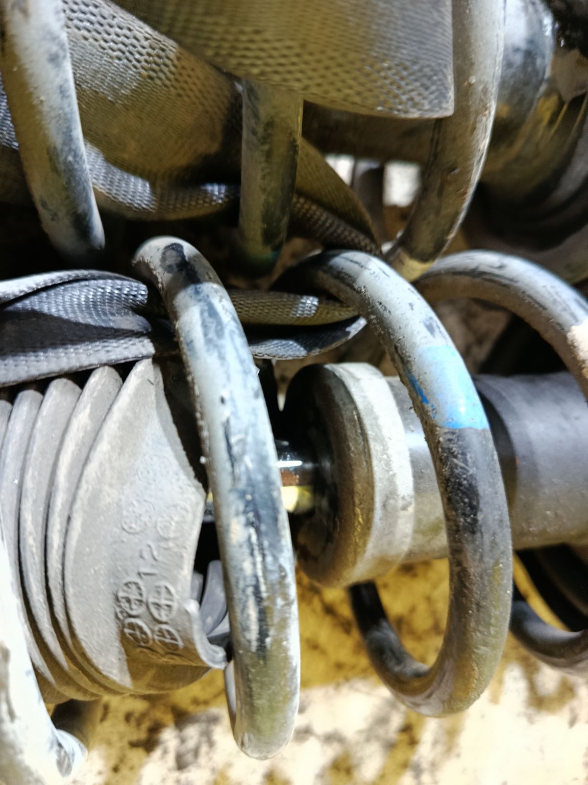 Стойка амортизатора на Daihatsu Move LA100S KF-VE Фото 4