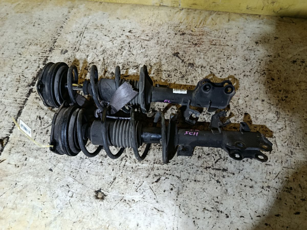 Стойка амортизатора на Nissan Tiida Latio SC11 HR15DE Фото 1