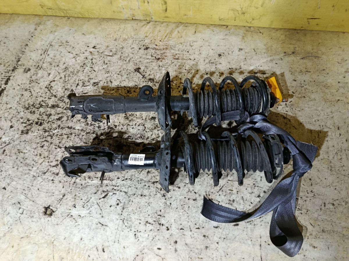 Стойка амортизатора на Honda Fit Hybrid GP1 LDA Фото 1