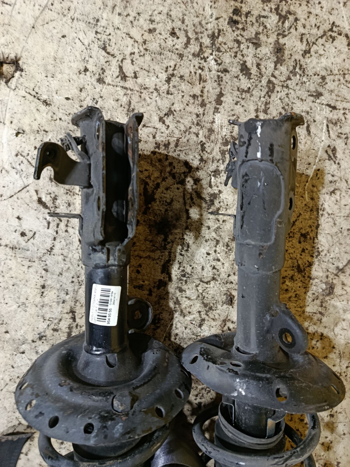 Стойка амортизатора на Honda Fit Hybrid GP1 LDA Фото 2