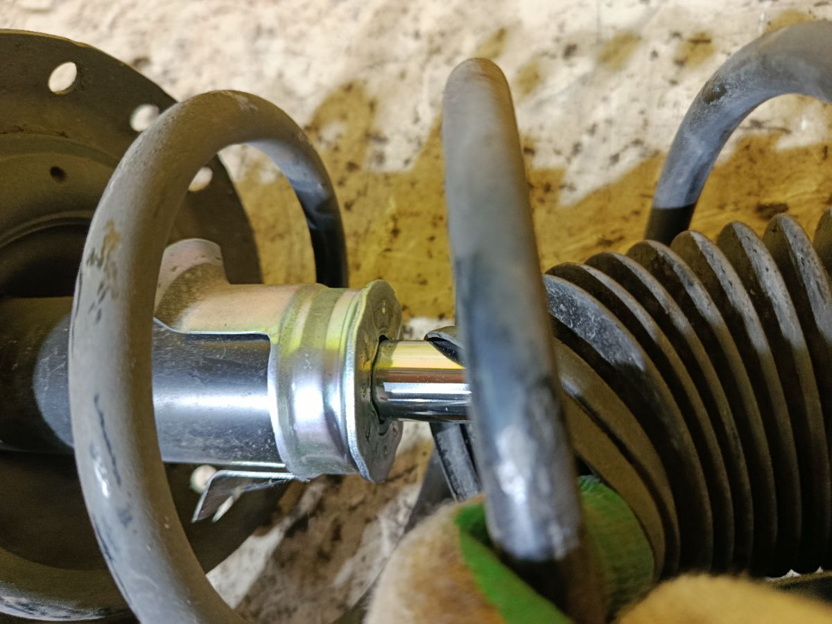 Стойка амортизатора на Honda Fit Hybrid GP1 LDA Фото 3