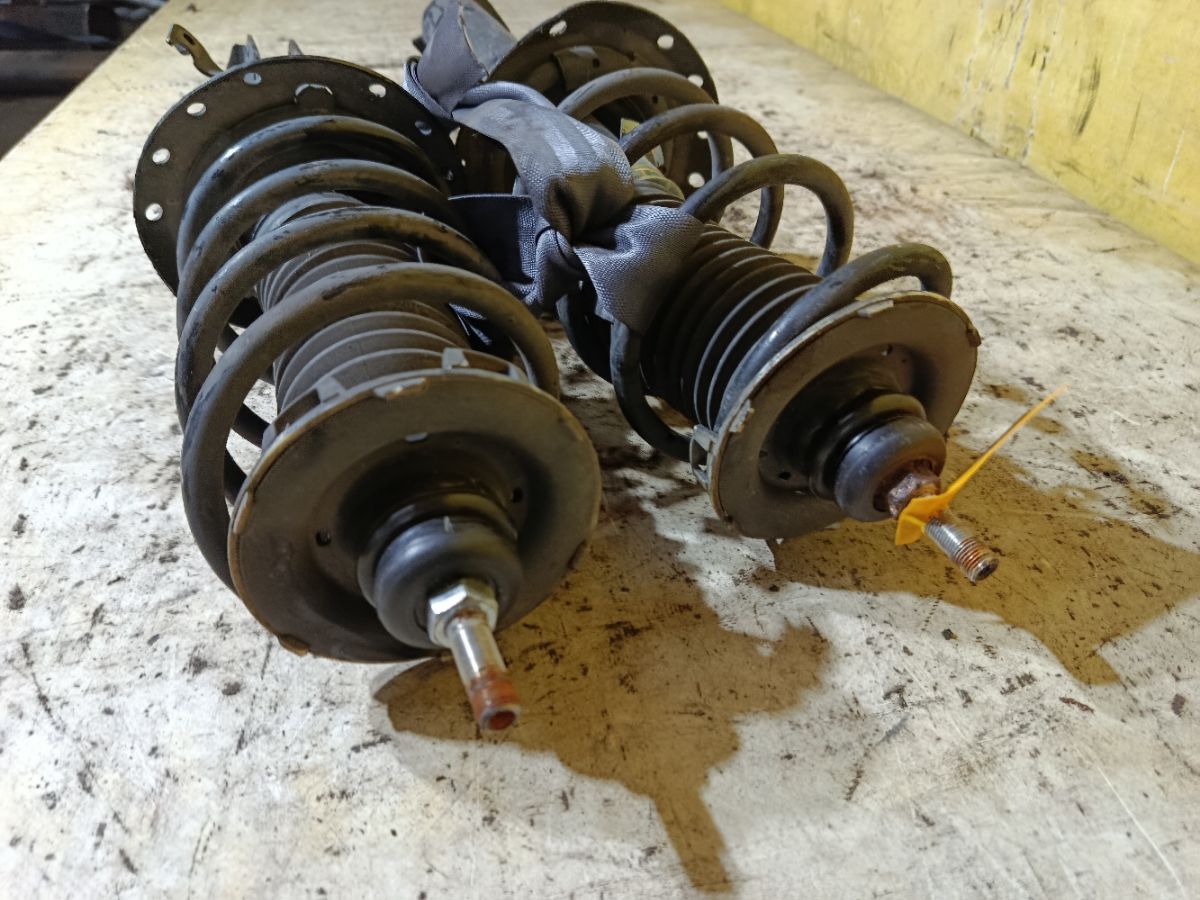 Стойка амортизатора на Honda Fit Hybrid GP1 LDA Фото 4