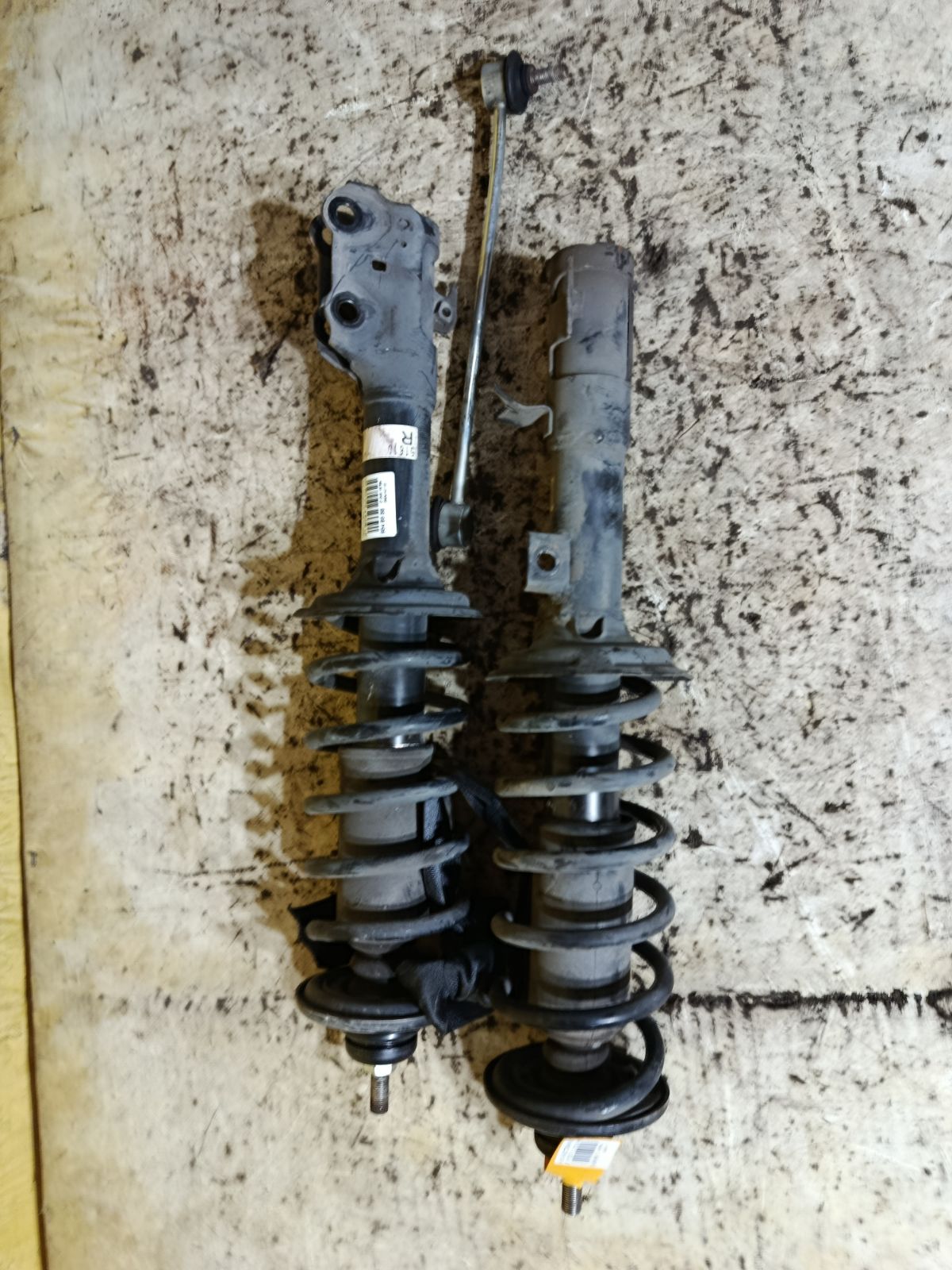 Стойка амортизатора на Honda N-Box JF1 S07A Фото 1