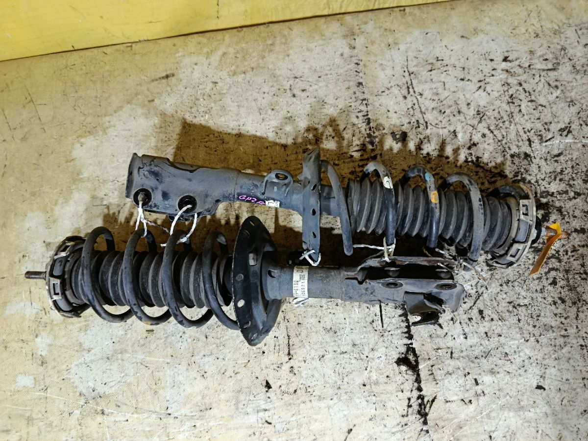 Стойка амортизатора на Honda Fit Hybrid GP2 LDA Фото 1