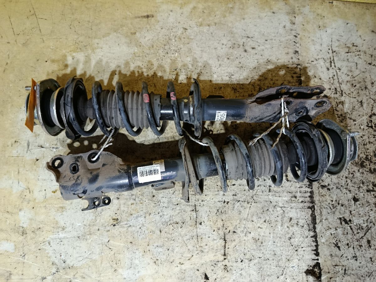 Стойка амортизатора на Daihatsu Tanto LA600S KF-VE Фото 1