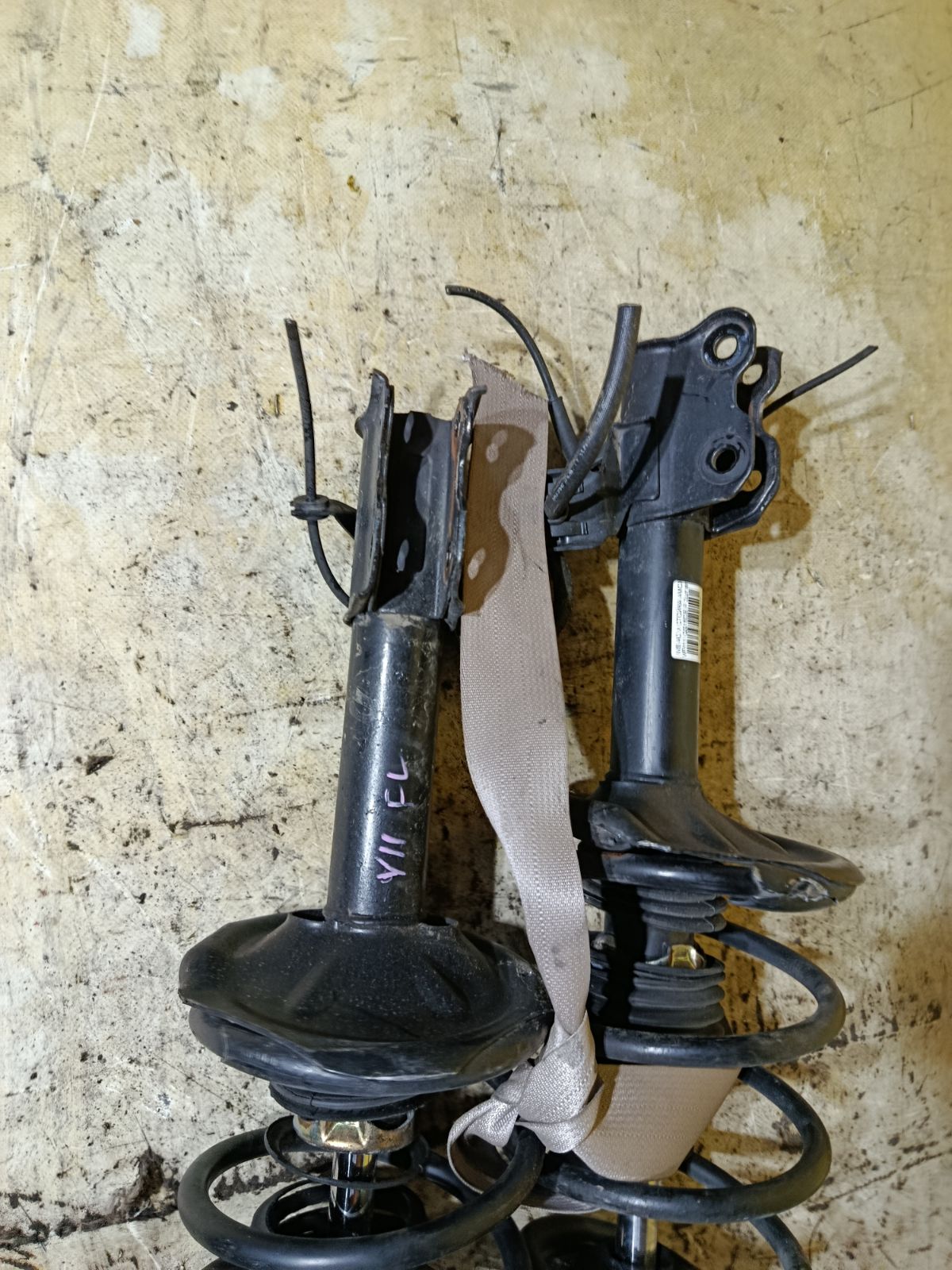 Стойка амортизатора на Nissan Ad Van VFY11 QG15DE Фото 3