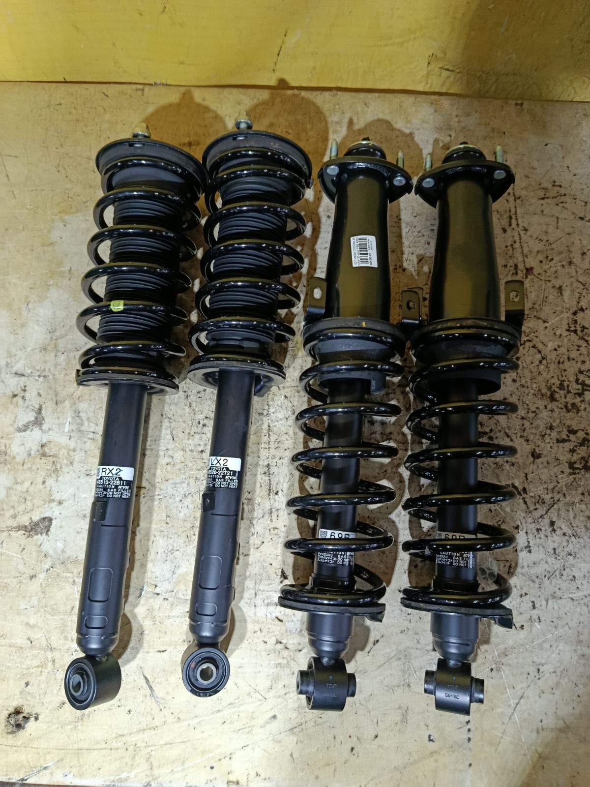 Стойка амортизатора 48510-22B11, 48520-22721, 48530-22691 на Toyota Mark X GRX130 4GR-FSE Фото 1